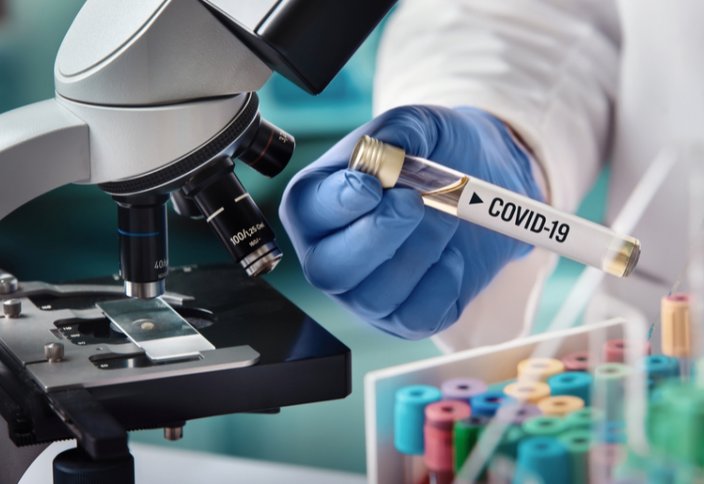 Назван ещё один признак коронавируса. Ученые выяснили, как долго переболевшие COVID-19 пациенты остаются заразными