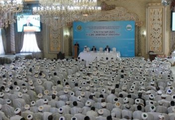 ҚОҒАМ «ҚАЙНАП» ЖАТЫР... БІРАҚ ДІН ӨКІЛДЕРІ НЕГЕ ҮНСІЗ?