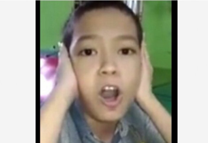 Қытайлық баланың әсерлі азаны жұртты жылатты (видео)
