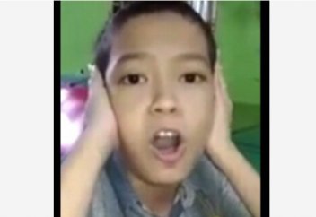 Қытайлық баланың әсерлі азаны жұртты жылатты (видео)