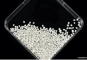 Бір жылда ыдырап жоғалатын пластик жасалды