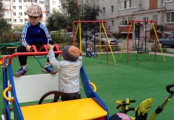 Балаңызды көршіңіз қалай тәрбиелеп жүр?