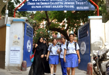 Иудейская школа для мусульманок не устает удивлять