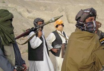 Тәліптер мектепке кезекті шабуылдарын жасады