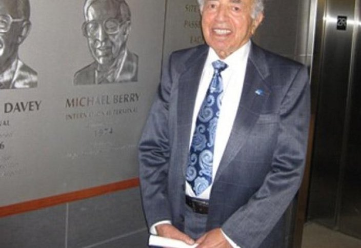 Мусульманская община США прощается с мусульманским правозащитником