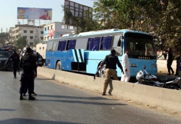 Автобусқа шабуыл жасағандар 41 адамды қырып салды