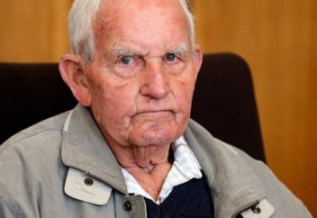 Освенцим лагерінде қарауыл болған 93 жастағы қария 300 мың адамды жер жастандырыпты