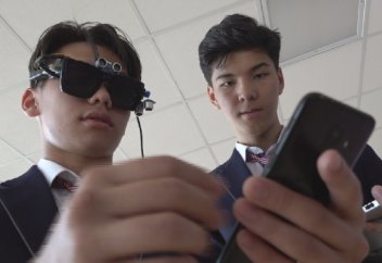 АҚТАУЛЫҚ ОҚУШЫЛАР ЗАҒИПТАРҒА АРНАЛҒАН КӨЗІЛДІРІК ҚҰРАСТЫРЫП ШЫҒАРДЫ