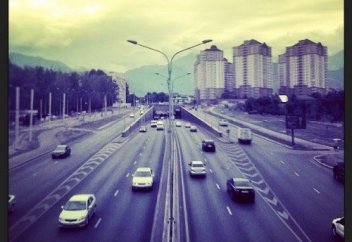 Неге құштармыз жалған өмірге...