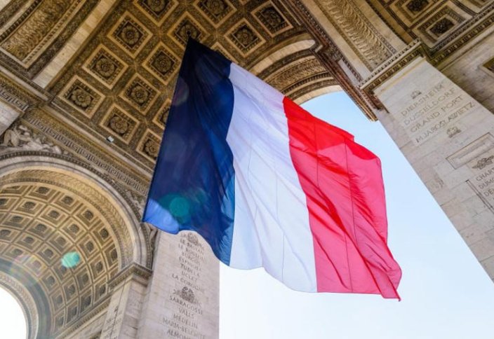 Новые французские правила усложняют получение гражданства для мигрантов, не входящих в ЕС