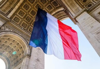 Новые французские правила усложняют получение гражданства для мигрантов, не входящих в ЕС