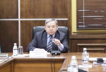 Президенттікке кандидат қазақстандық қыздардың шетелдіктерге тұрмысқа шығуына заңмен тыйым салуды ұсынды