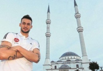 Немецкий футболист принял ислам