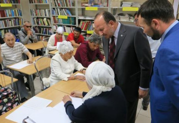 В Казахстане незрячие получили в подарок Коран на алфавите Брайля