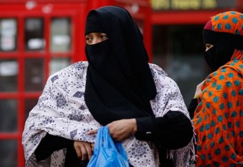 Қай елде мұсылман әйелдеріне жиі шабуыл жасалады?