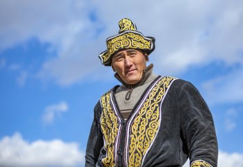 Казахстан выдаст специальные удостоверения этническим казахам по всему миру