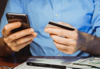 Незаконный вывоз капитала: какие транзакции казахстанцев отслеживают в КГД