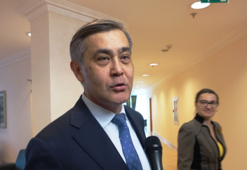 Почему новый министр обороны РК не носит мундир