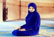 Принимается ли намаз, если женщина не носит хиджаб?