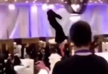 Саудиядағы сән үлгілерін көрсету кезіндегі елестер (видео)