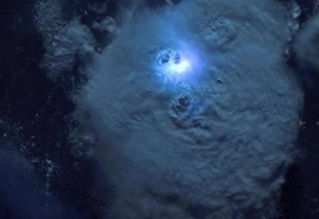 Найзағай ғарыштан қалай көрінеді (видео)