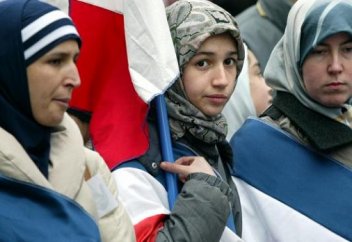 Француз элитасы Құран сүресін өзгертуді талап етуде