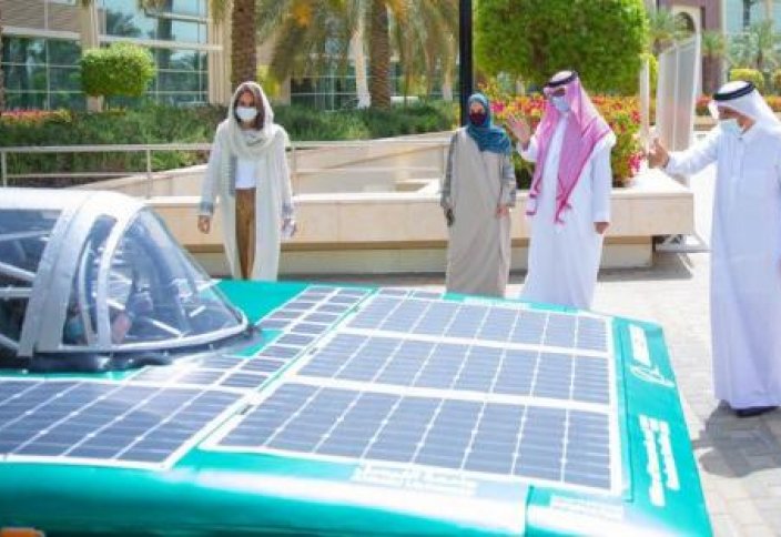 В Саудовской Аравии представили первый автомобиль на солнечных батареях