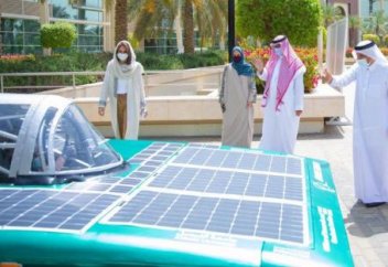 В Саудовской Аравии представили первый автомобиль на солнечных батареях