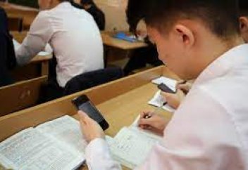 ЮНЕСКО призывает отказаться от смартфонов в школах