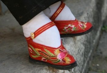 Қытайлық арулар "сұлулық" үшін қандай құрбандыққа барады?