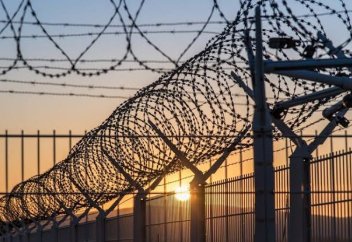 «Тюрьмы-колодцы» в Турции стали причиной протестов из-за нарушений прав человека