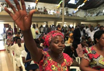 В африканской стране закрыли сотни церквей и мечеть