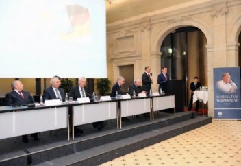 Берлинде Елбасы туралы кітаптың тұсауы кесілді