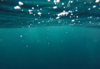 Многие люди живут без должного водоснабжения в антисанитарии