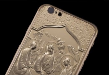 iPhone-оберег  с золотом и «Троицей»