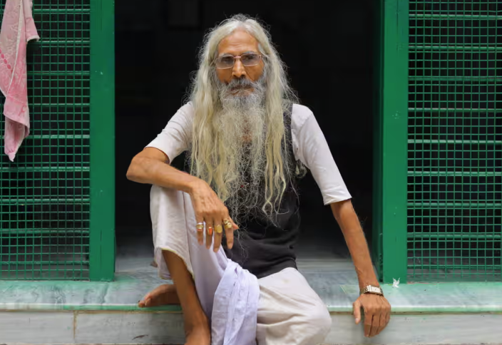 Индуист 45 лет заботится об исторический мечети