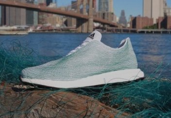 Adidas мұхиттағы қоқыстардан аяқ киім тігуді қолға алды
