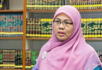 Еркектердің тоқал алуын шешетін қазы әйел (фото)