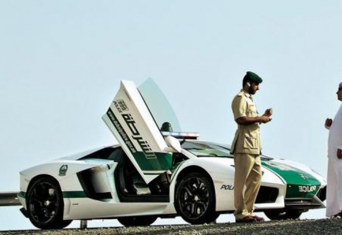 Разное: В Дубае за аккуратную езду дарят роскошные автомобили