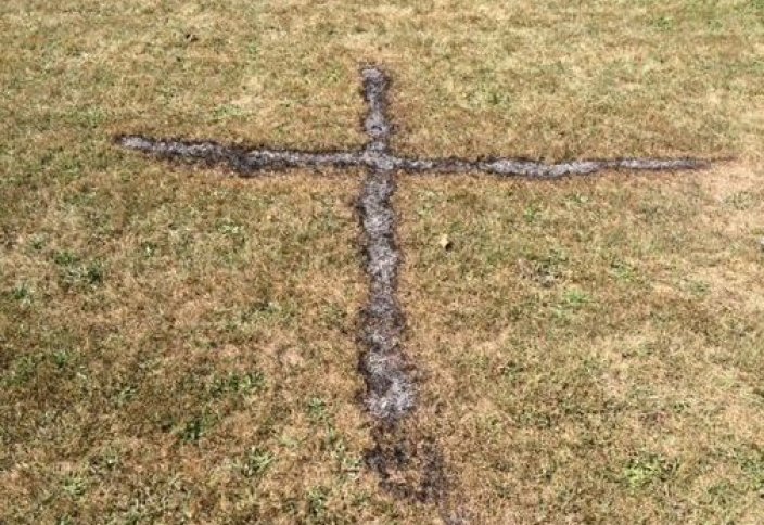 Жаһан: Мешіт ауласында айшық салып кетті