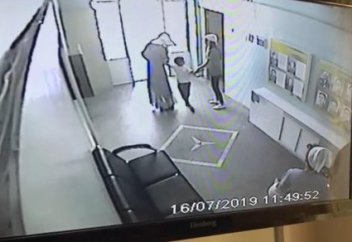 Попытка похищения ребенка из детсада попала на видео в Алматы (фото+видео)