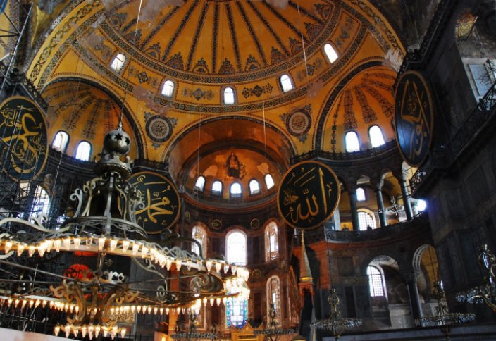 Туристов предупредили о новых правилах посещения Айя-Софии. Южная Корея сделала ставку на халяльный туризм
