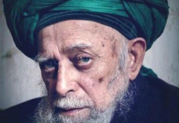 Әркімді құрмет ет, сөзіне құлақ сала біл