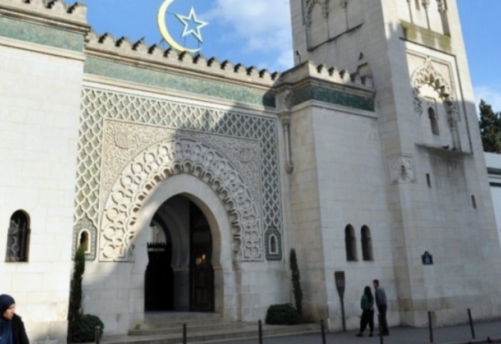 Пятничная молитва отменена… в Париже