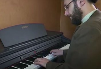 Шиитского богослова изгнали из духовной семинарии за игру на пианино