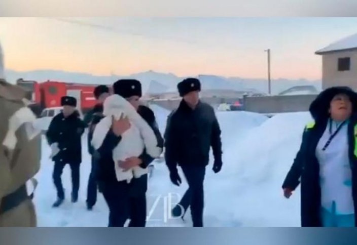 Появилось видео спасения младенца из упавшего самолета (видео)