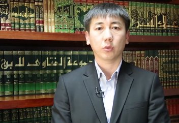 Сұрақ-Жауап: Электронды құралдарға жүктелген Құранды дәретсіз немесе ғұсылсыз ұстауға бола ма?