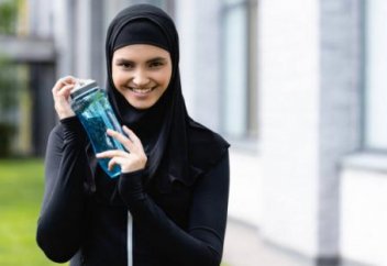 Гимнастирге шариғат шәлісімен жарыста өнер көрсетуіне рұқсат етіледі – FIG