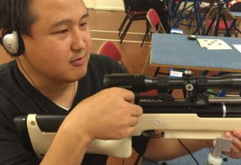 Слабовидящий алматинец открывает спортивные секции для людей с нарушением зрения