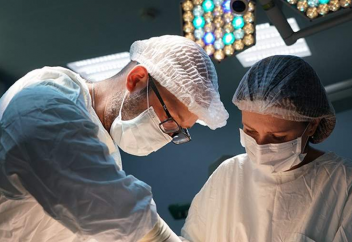 В Грозном провели уникальную операцию у школьницы с синдромом "Рапунцель"